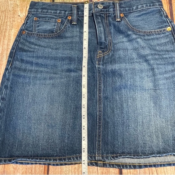 Denim Levi’s skirt - Picture 3 of 6